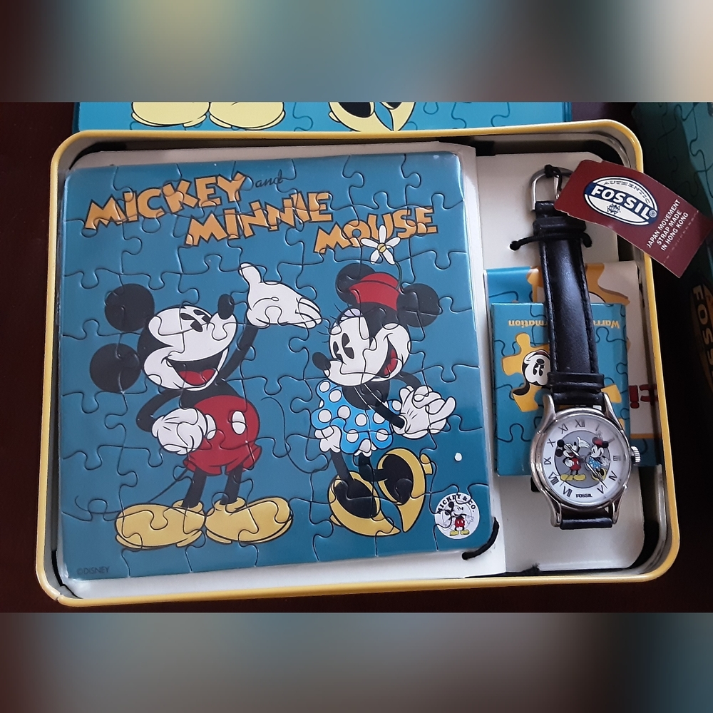 Fossil Collectable Mickey & Minnie Mouse Limited edition Watch with tin & puzzle